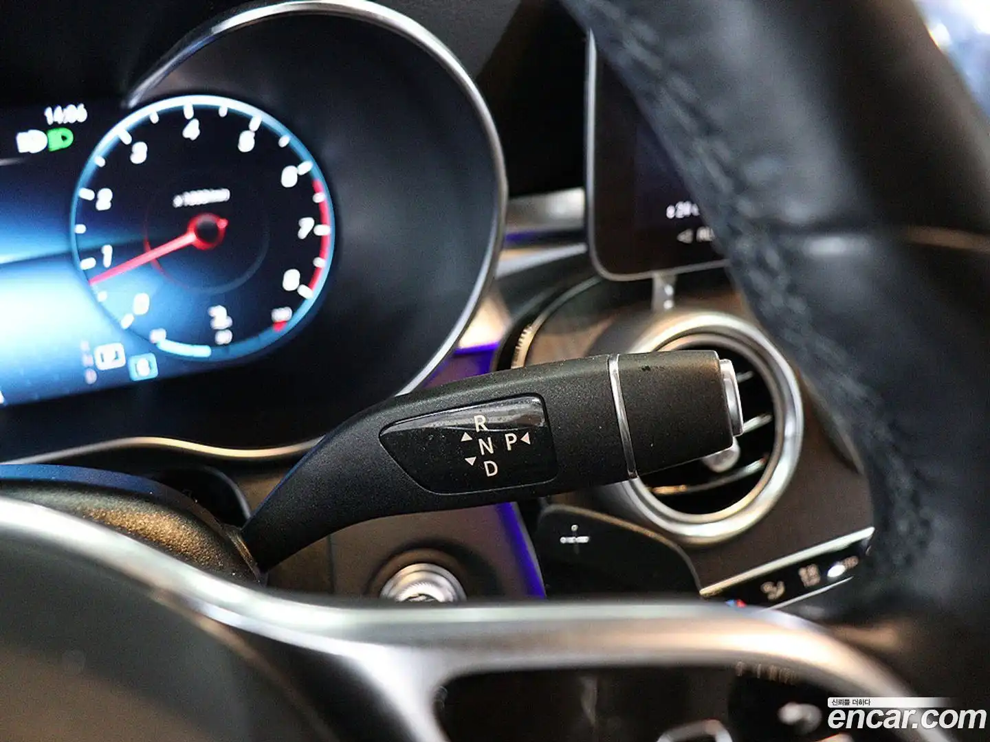 GLC-Class Mercedes-Benz 2022.8-INNER-008