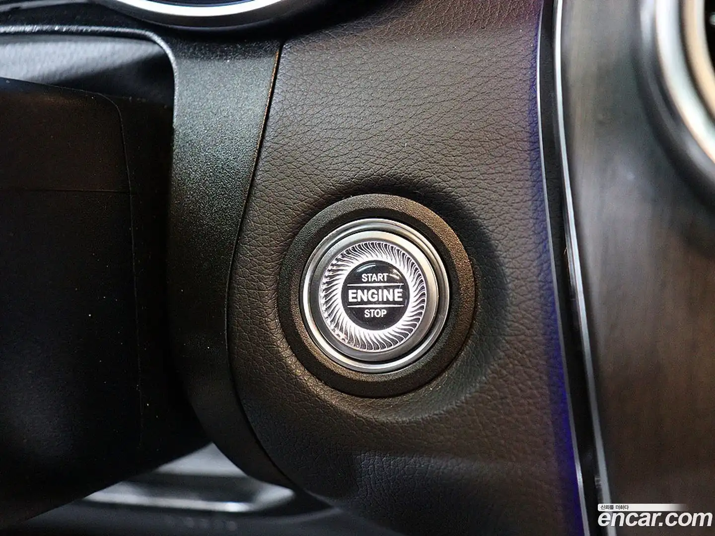 GLC-Class Mercedes-Benz 2022.8-INNER-010
