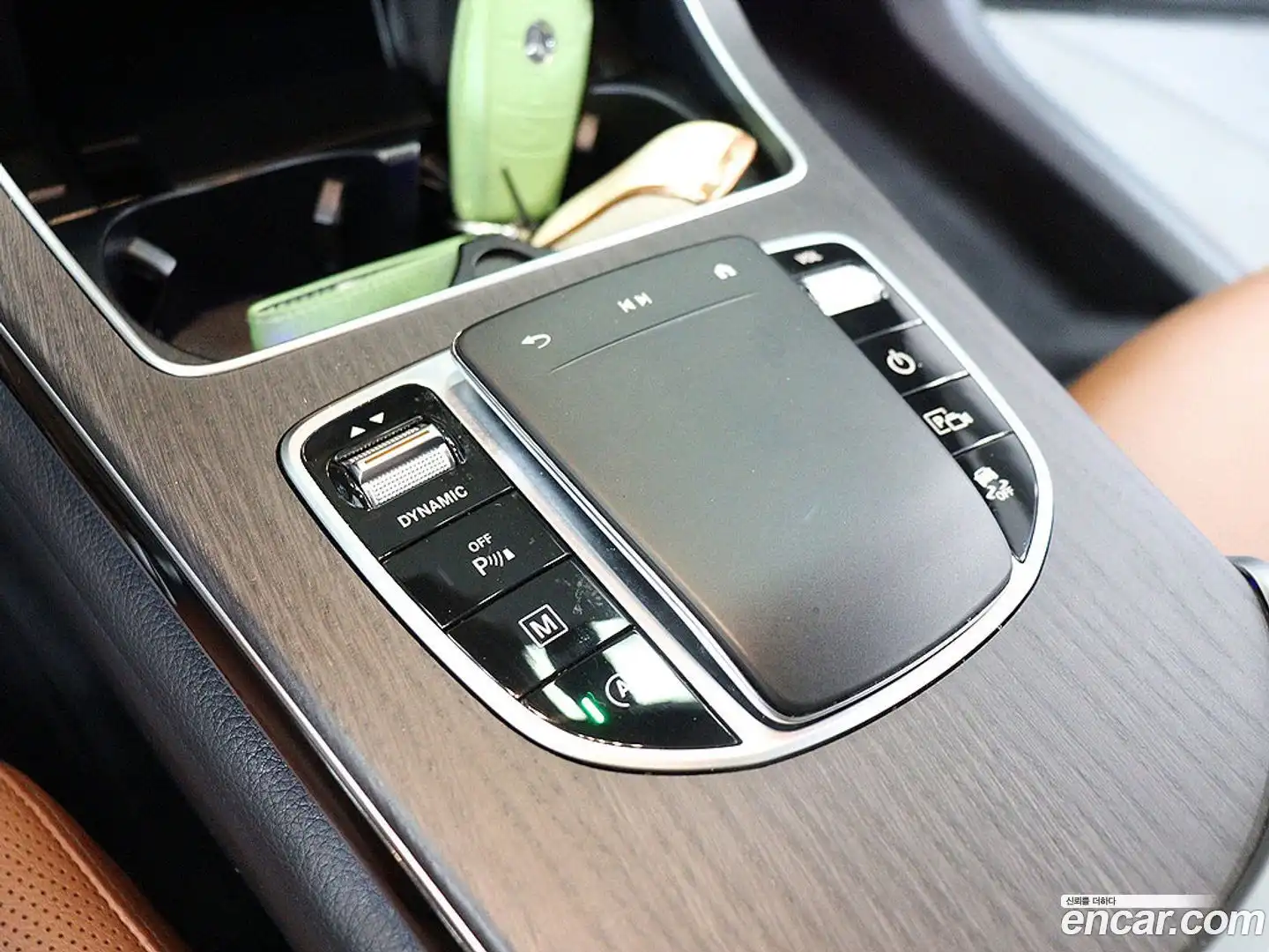 GLC-Class Mercedes-Benz 2022.8-OPTION-015