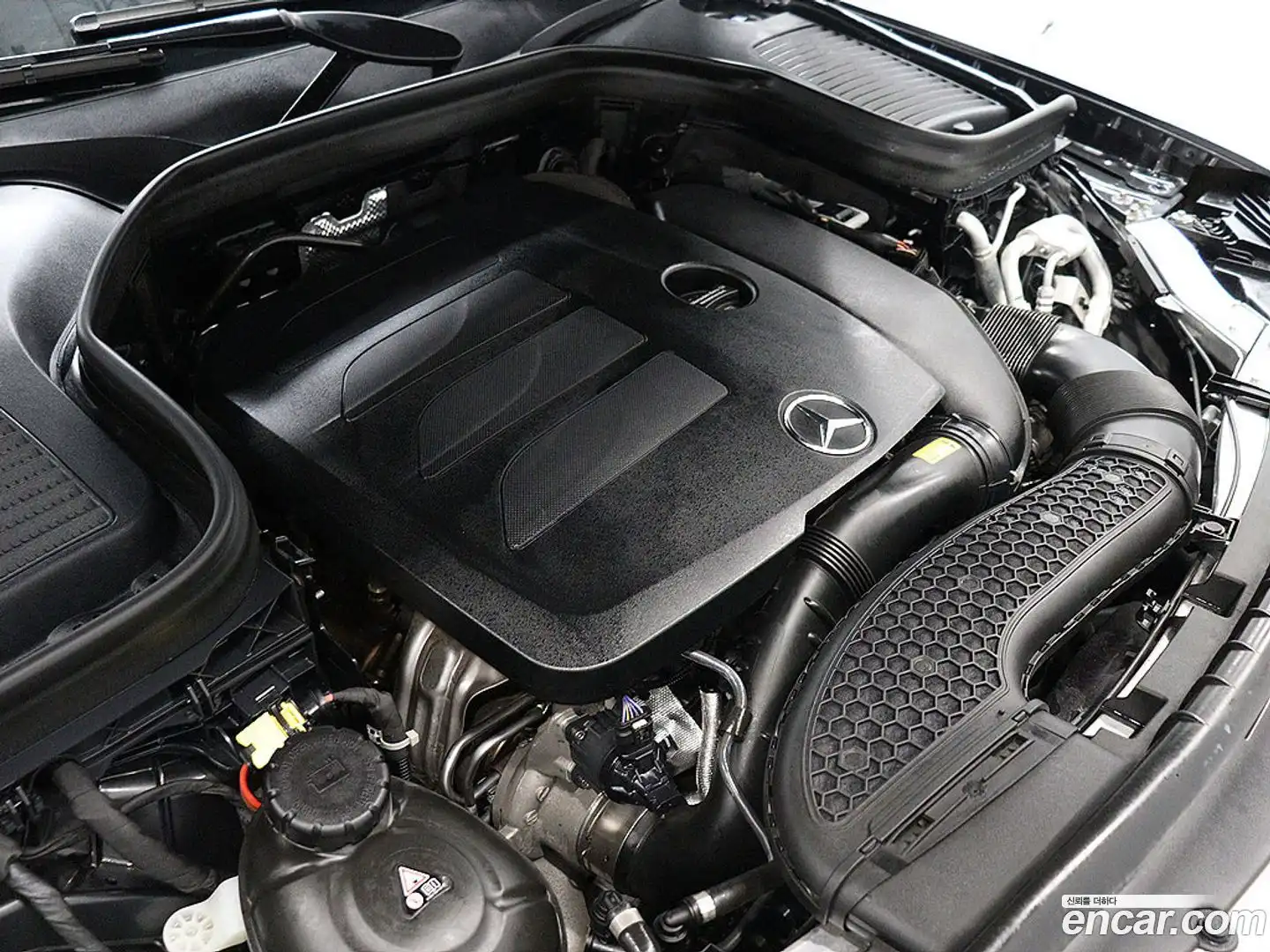 GLC-Class Mercedes-Benz 2022.8-OPTION-023
