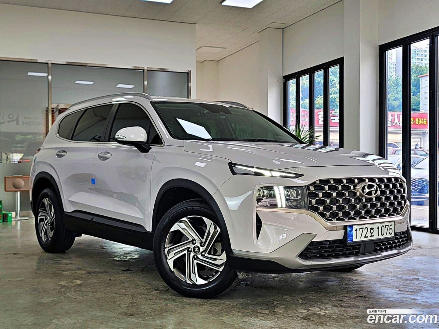 Main__Slider__Photo:Santafe Hyundai 2022.4-0
