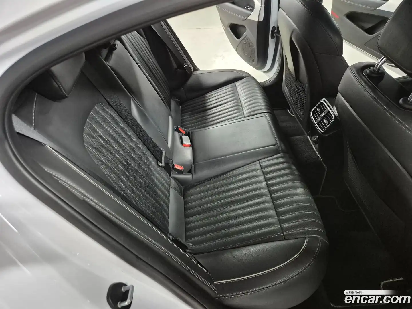 G70 Genesis 2018.0-INNER-008