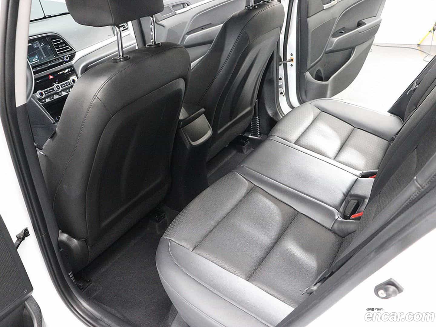 AVANTE Hyundai 2019.9-OPTION-021