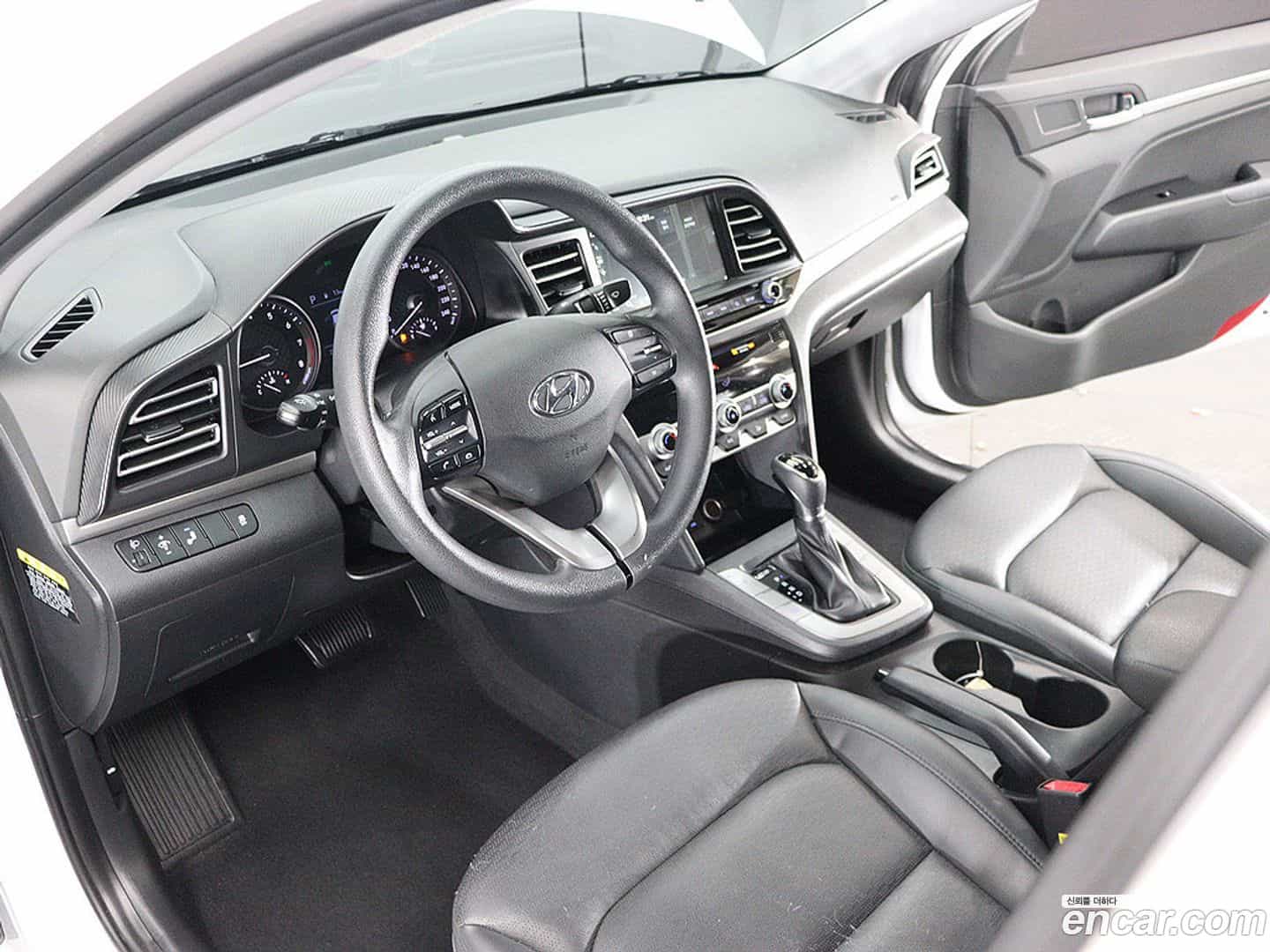AVANTE Hyundai 2019.9-OPTION-022