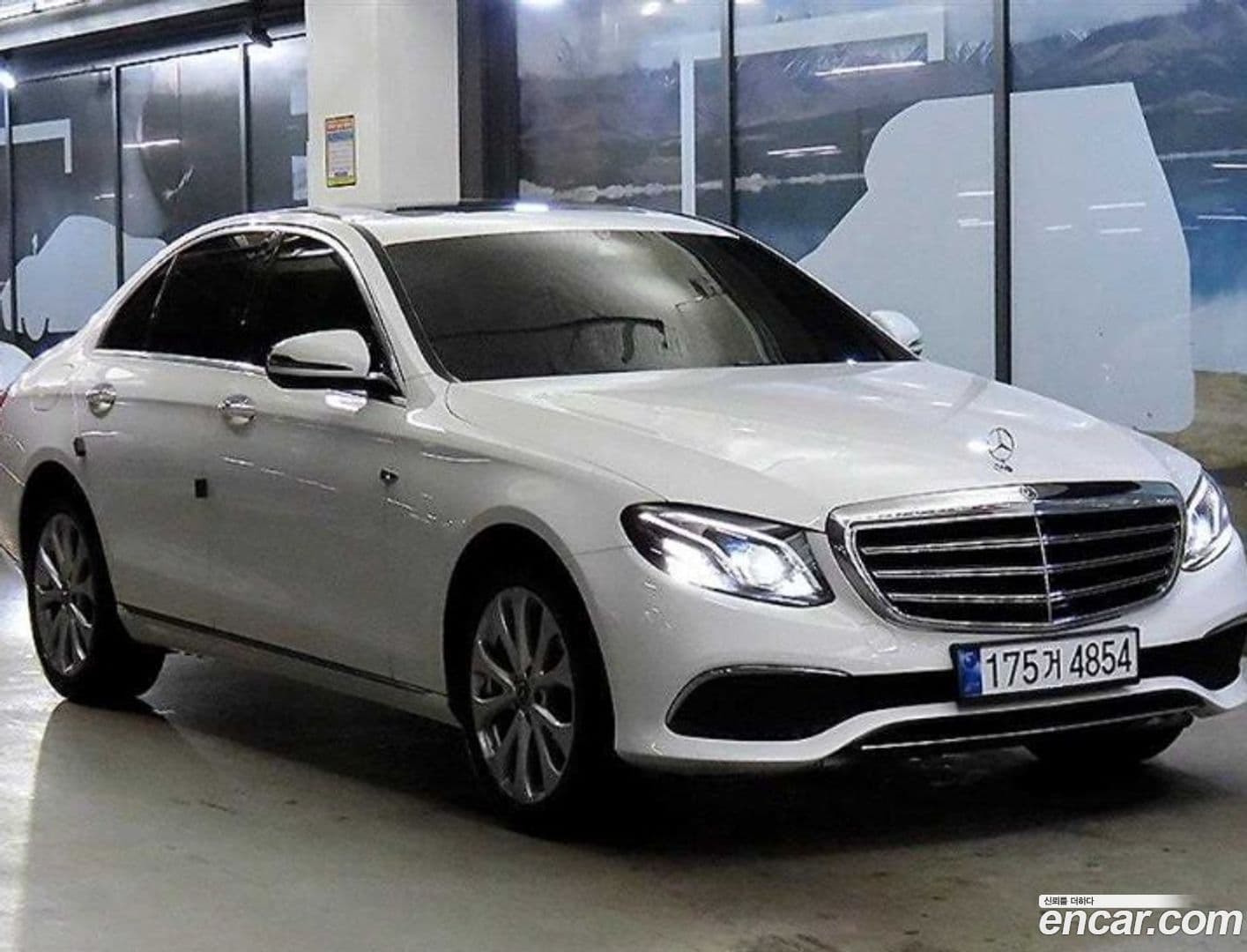 Main__Slider__Photo:E-Class Mercedes-Benz 2019.4-0