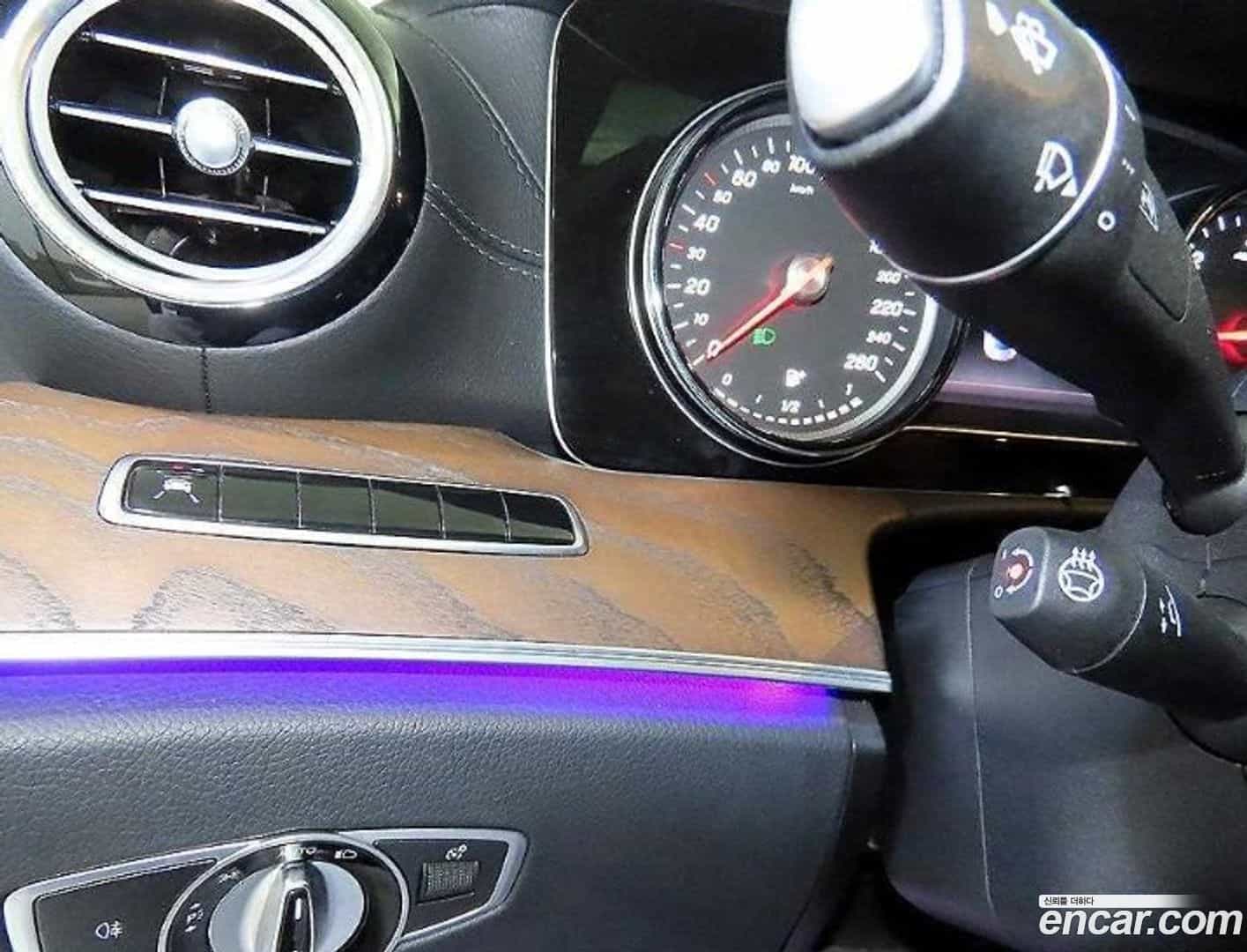E-Class Mercedes-Benz 2019.4-OPTION-019