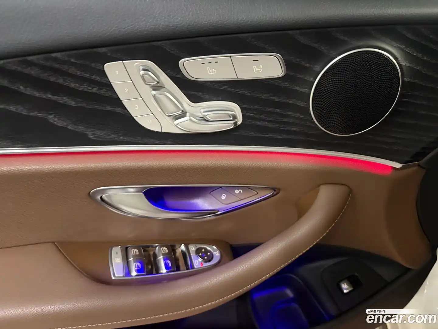 E-Class Mercedes-Benz 2019.3-OPTION-022