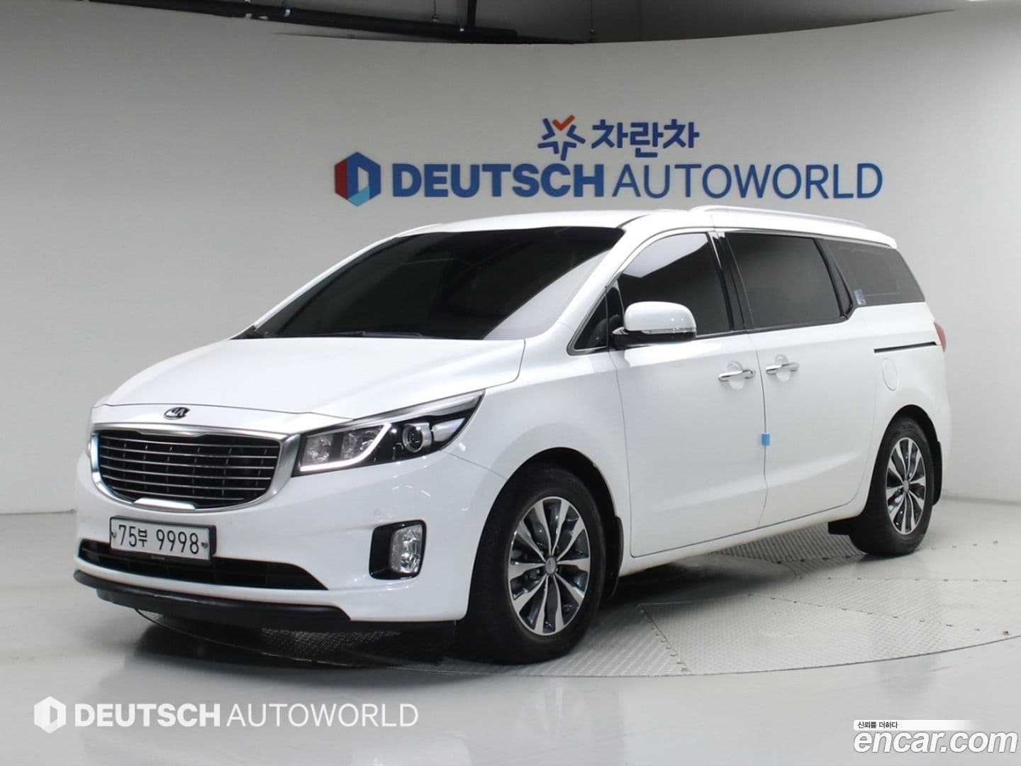 Main__Slider__Photo:Canival Kia 2017.6-0