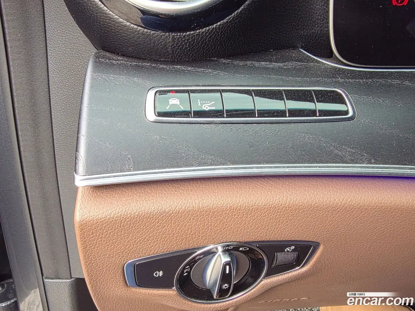 E-Class Mercedes-Benz 2018.11-OPTION-015