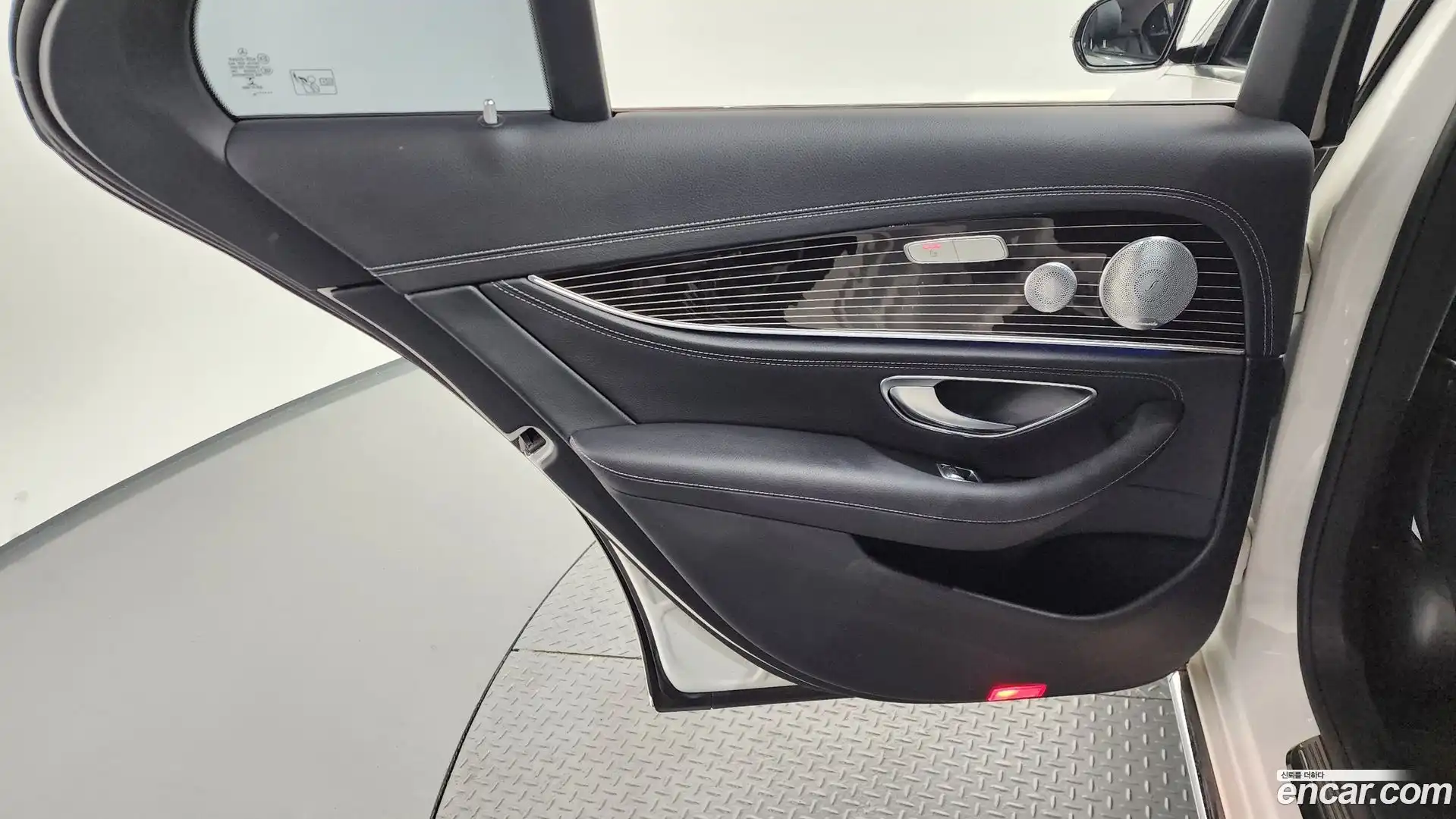 E-Class Mercedes-Benz 2018.3-INNER-035