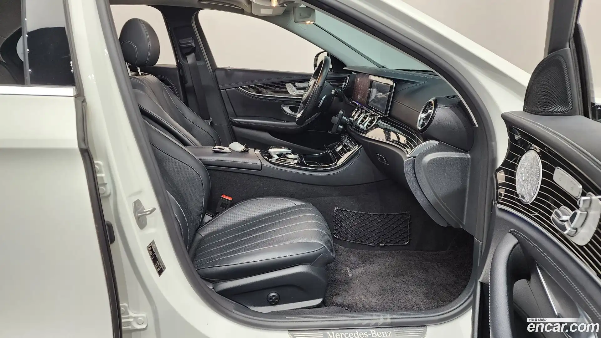 E-Class Mercedes-Benz 2018.3-INNER-036