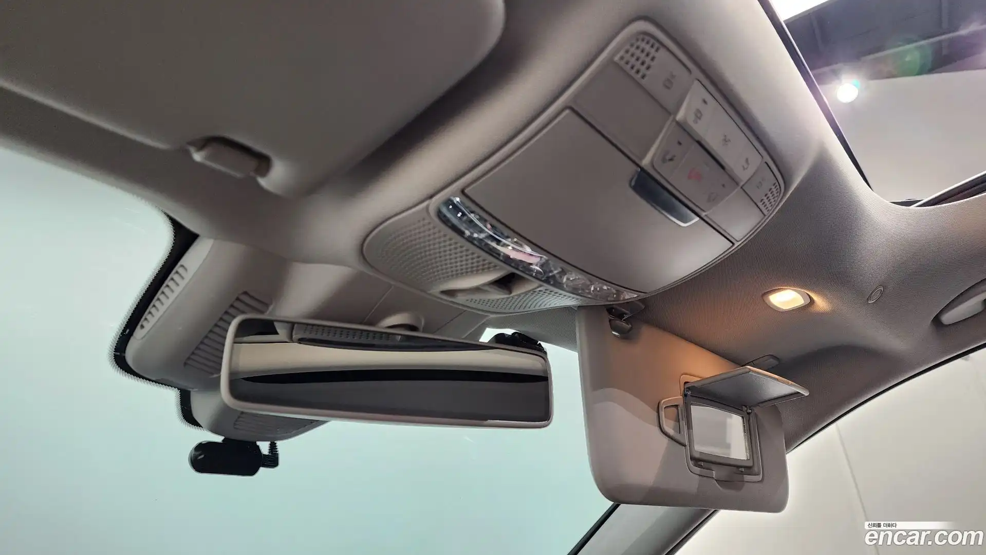 E-Class Mercedes-Benz 2018.3-OPTION-040