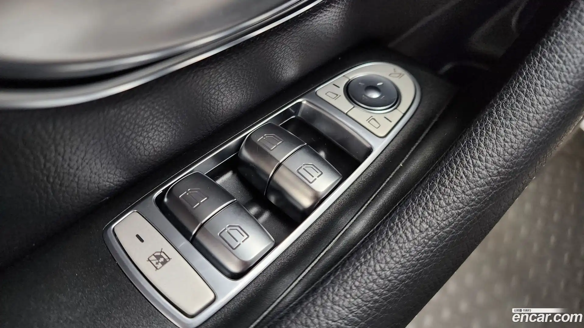 E-Class Mercedes-Benz 2018.3-OPTION-041