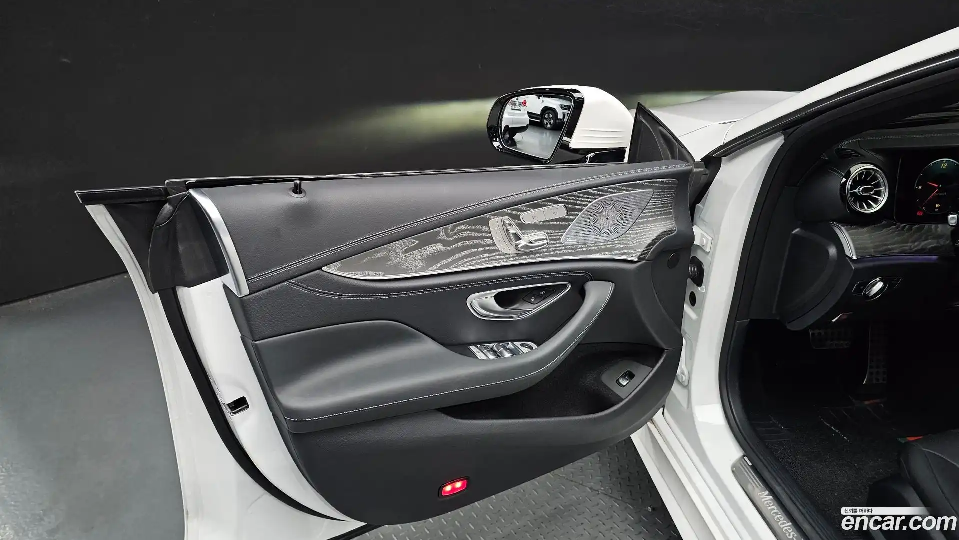 CLS-Class Mercedes-Benz 2022.9-INNER-034
