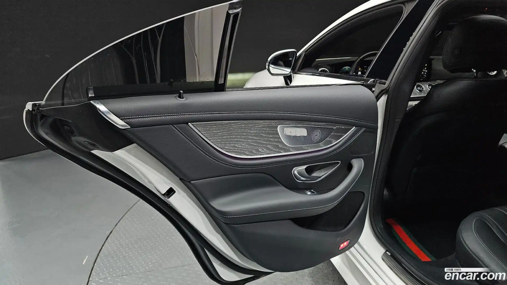 CLS-Class Mercedes-Benz 2022.9-INNER-035