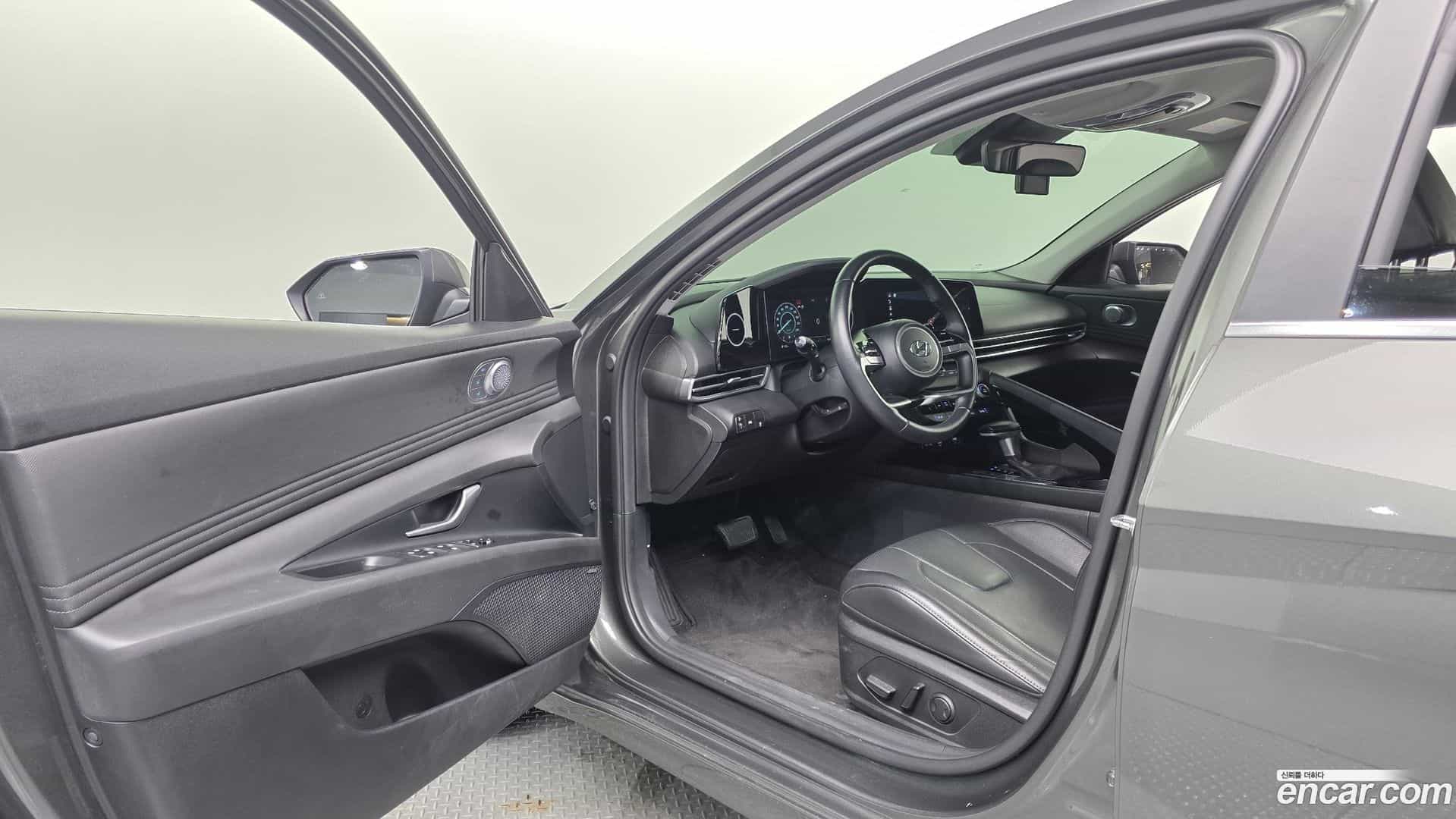 AVANTE Hyundai 2022.10-OPTION-015