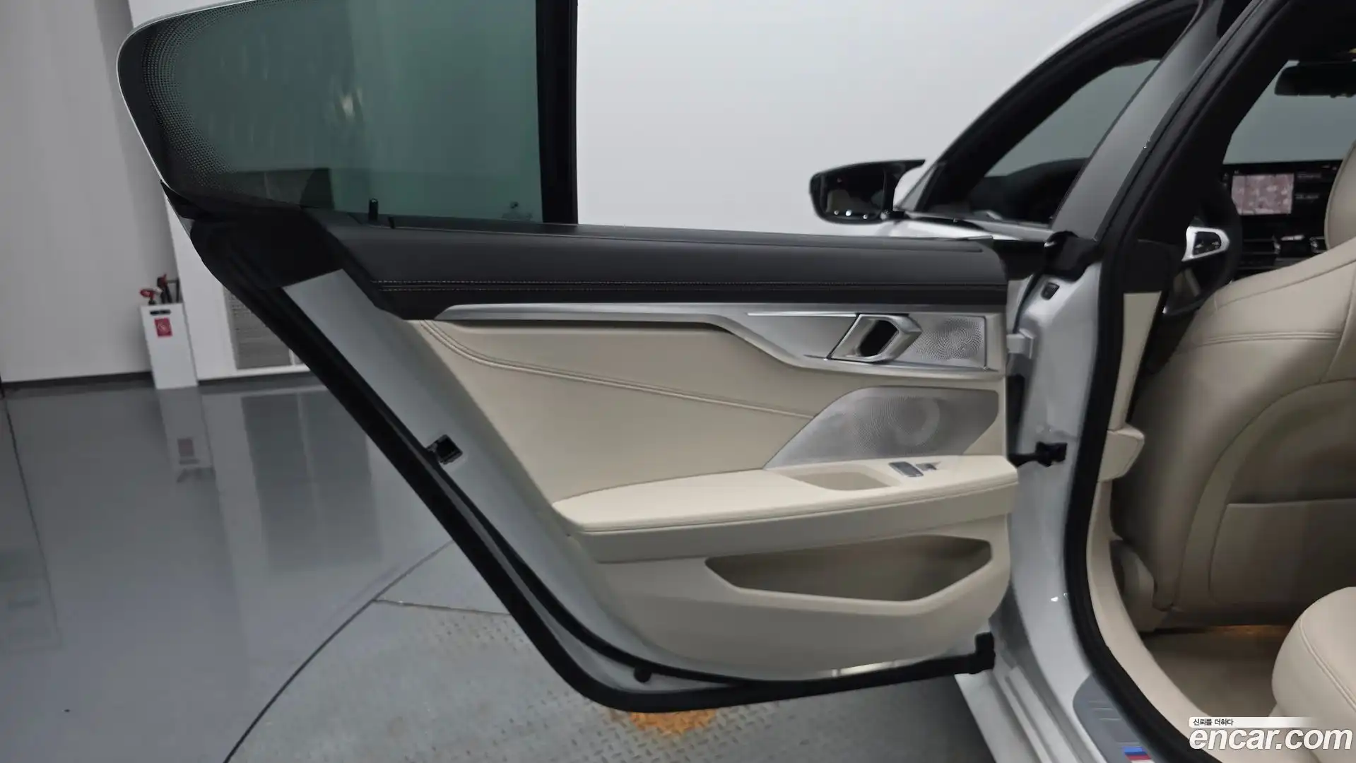 8-Series BMW 2025.3-INNER-035