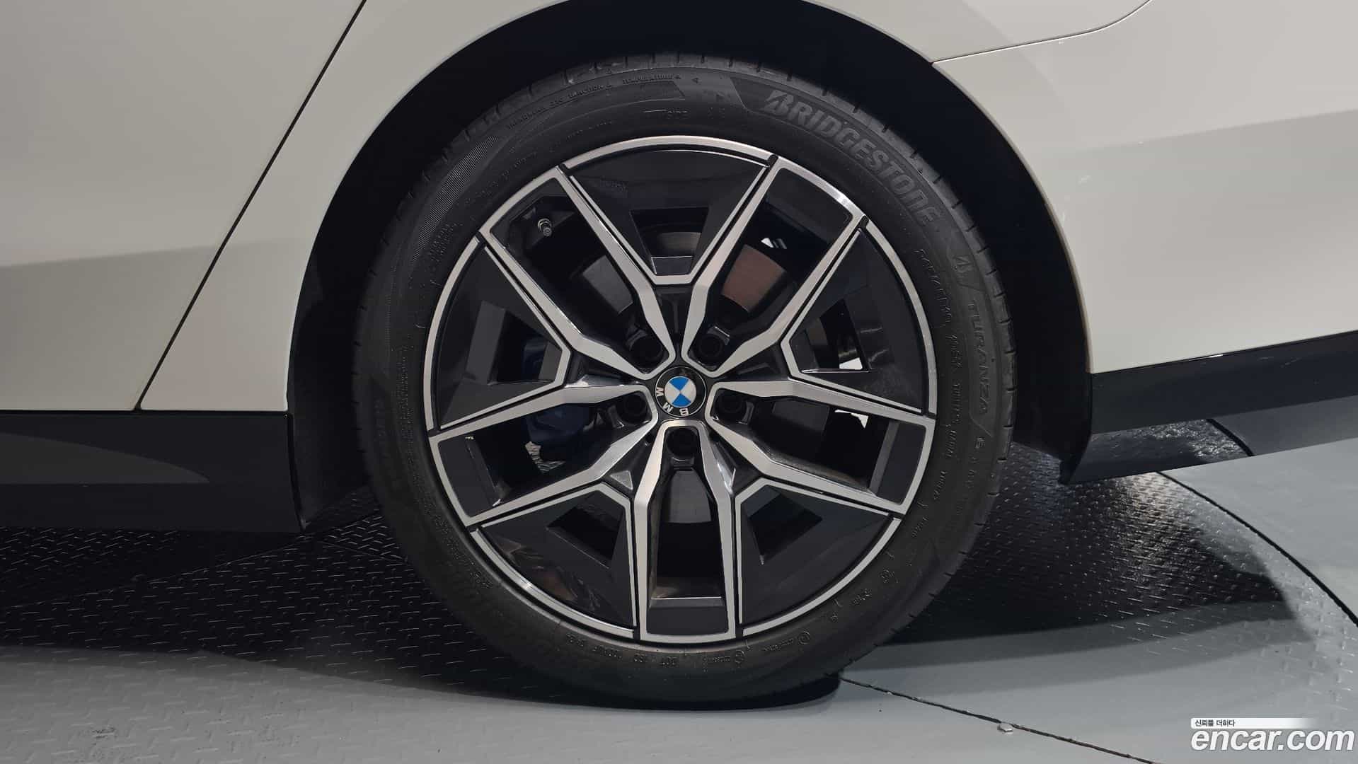 5-Series BMW 2024.5-OUTER-031