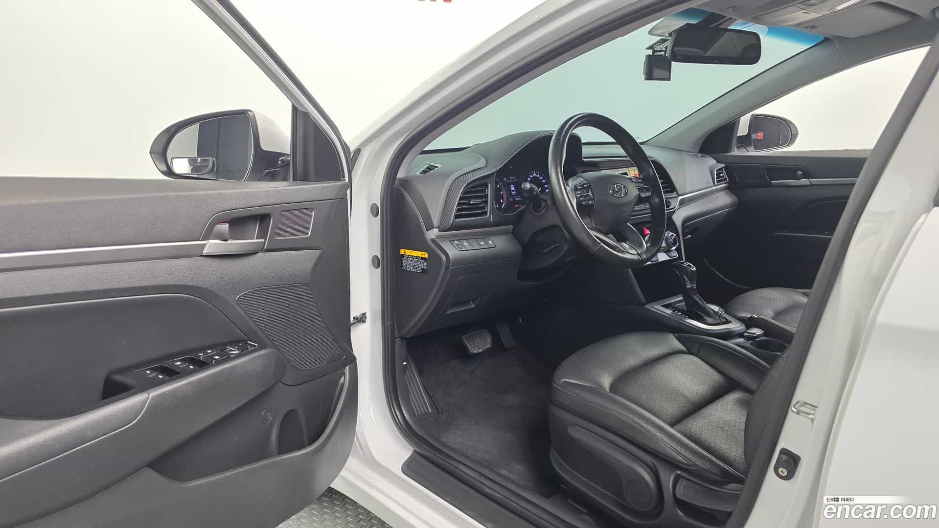 AVANTE Hyundai 2019.0-INNER-010