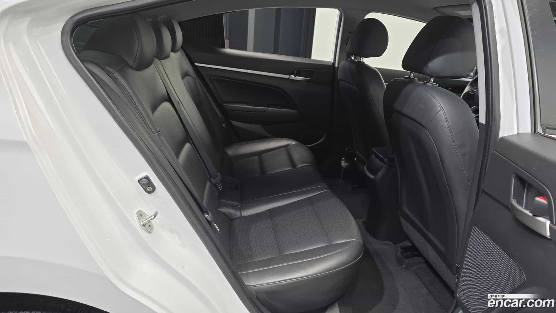 AVANTE Hyundai 2019.0-OPTION-015