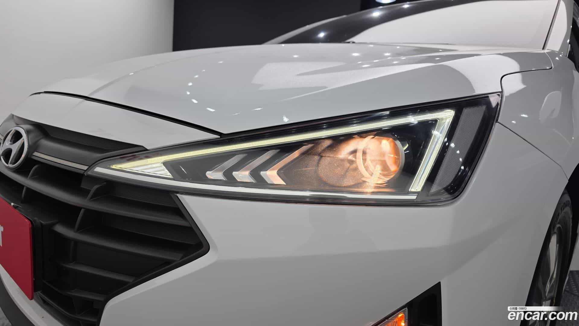 AVANTE Hyundai 2019.0-OUTER-032