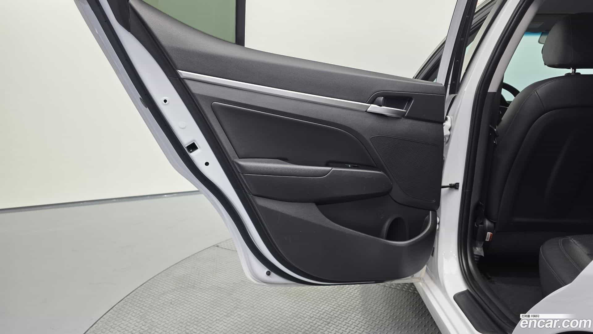 AVANTE Hyundai 2019.0-INNER-035
