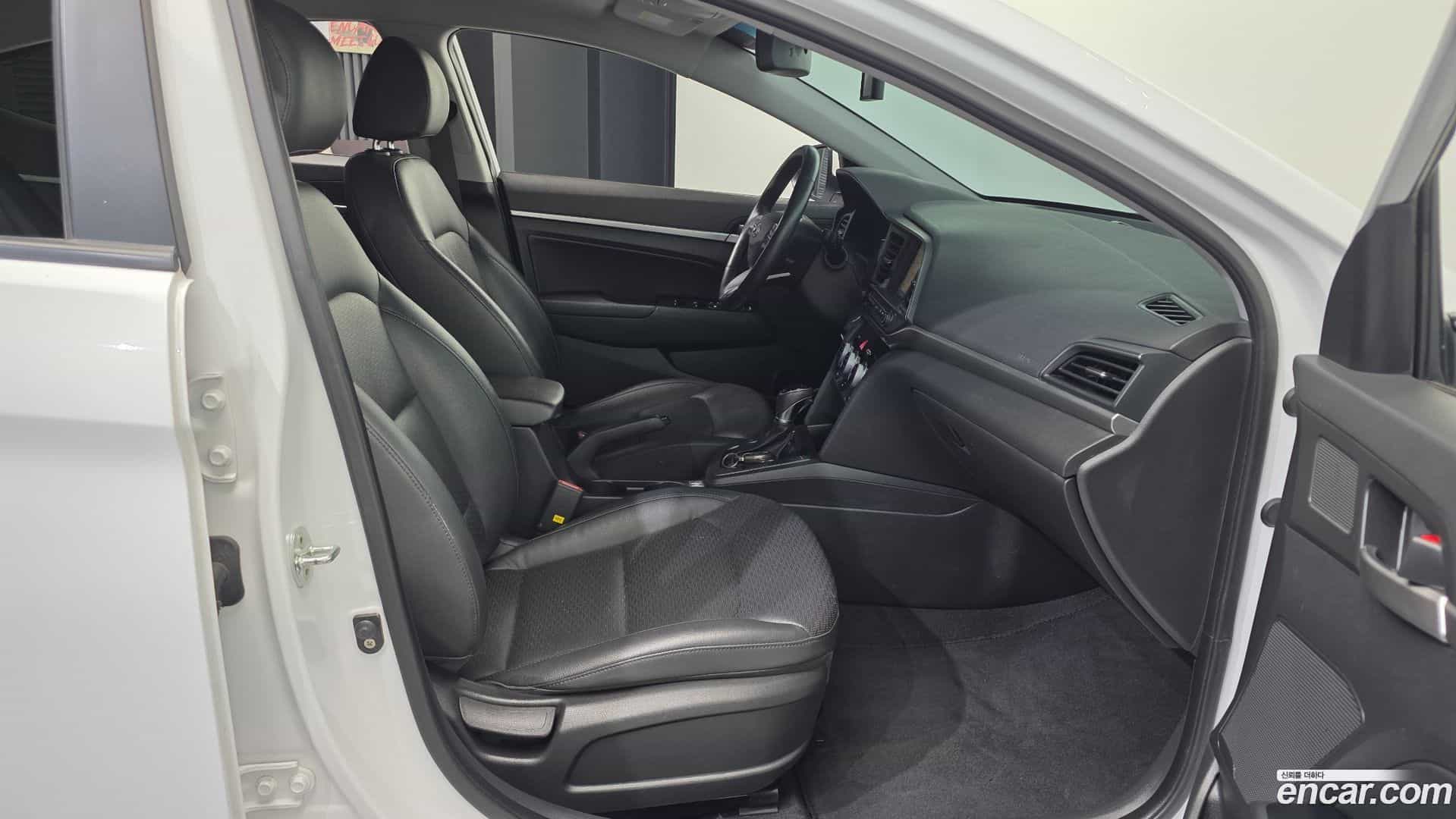 AVANTE Hyundai 2019.0-INNER-036