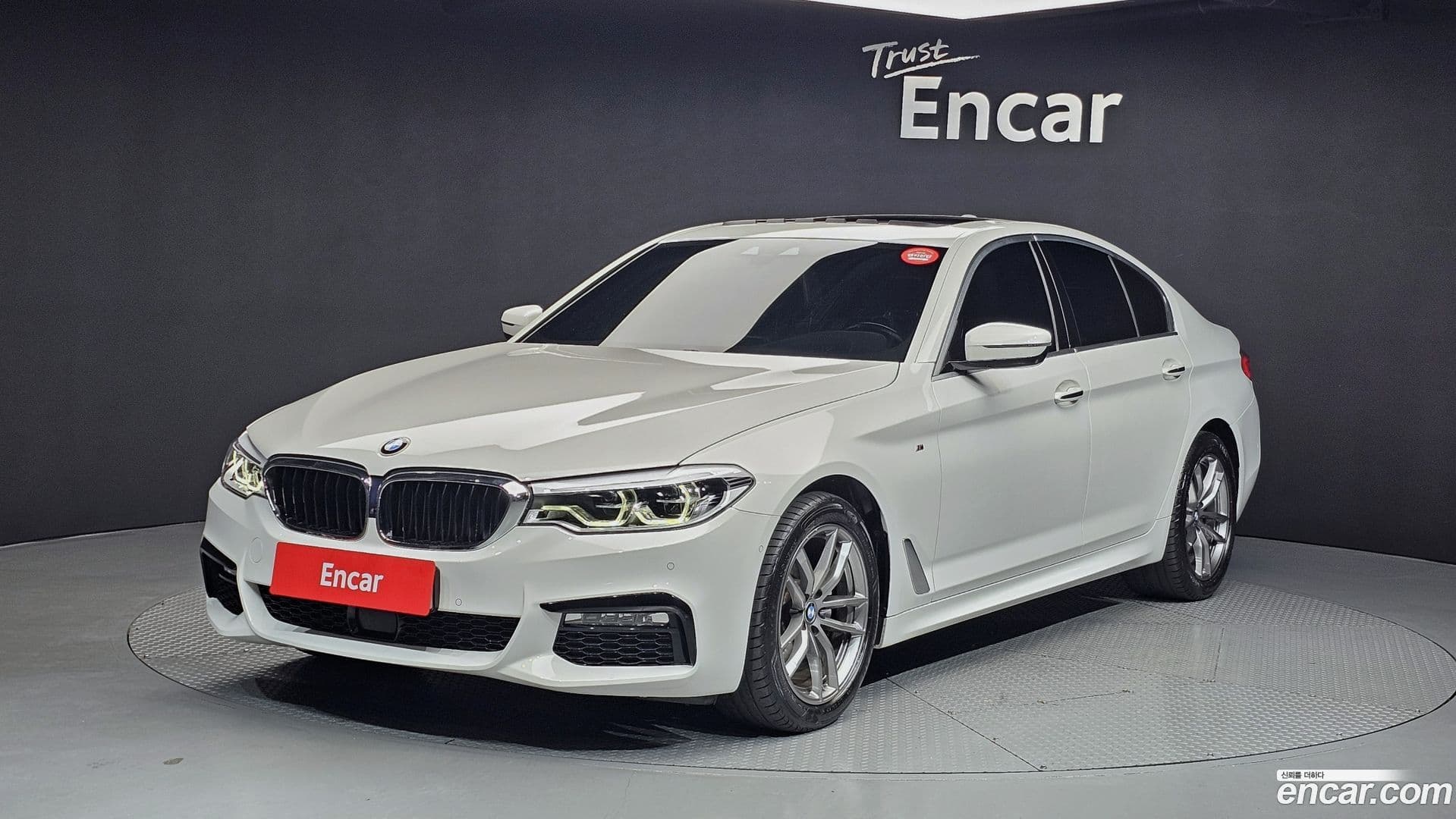 Main__Slider__Photo:5-Series BMW 2018.3-0