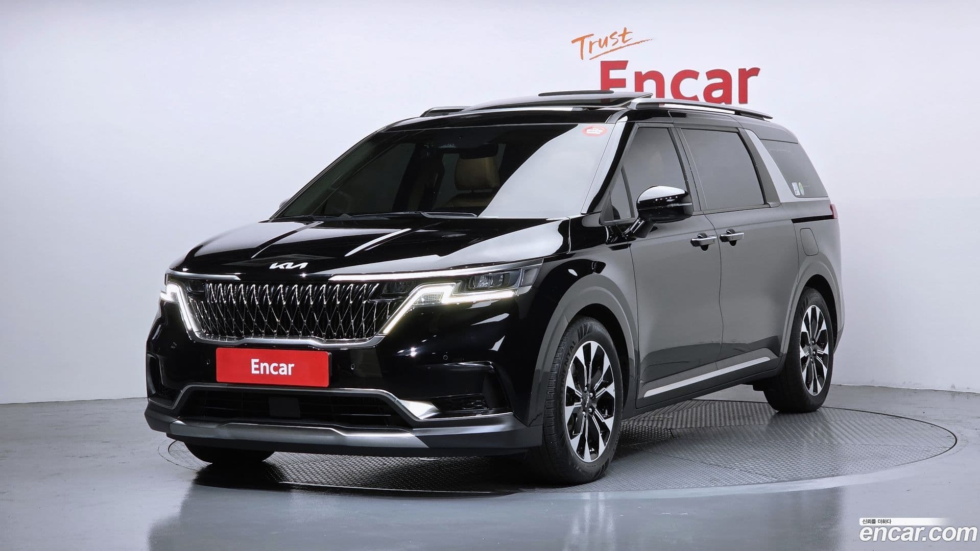 Main__Slider__Photo:Canival Kia 2022.5-0