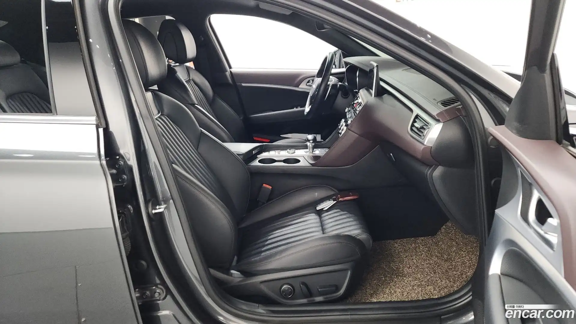 G70 Genesis 2020.4-INNER-036