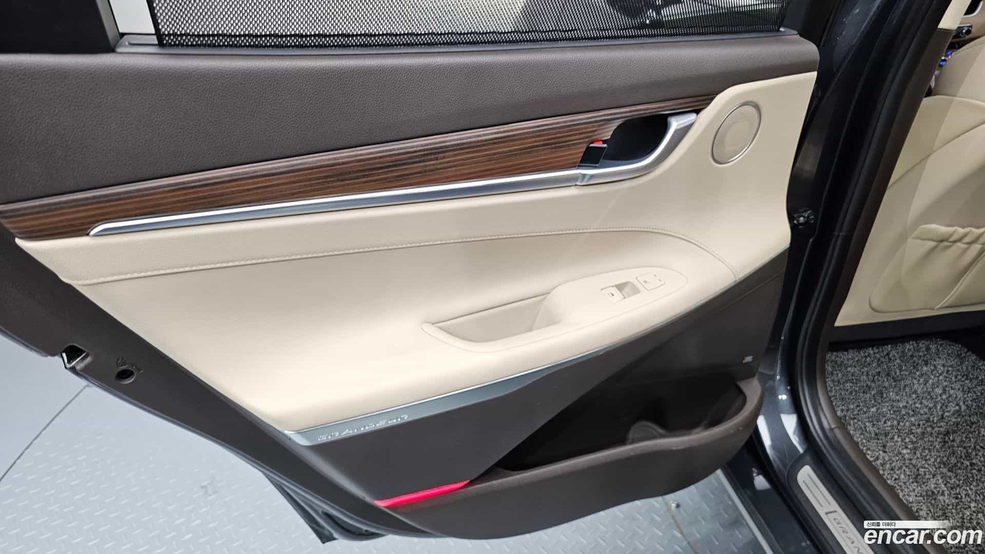Grandeur Hyundai 2017.8-INNER-035