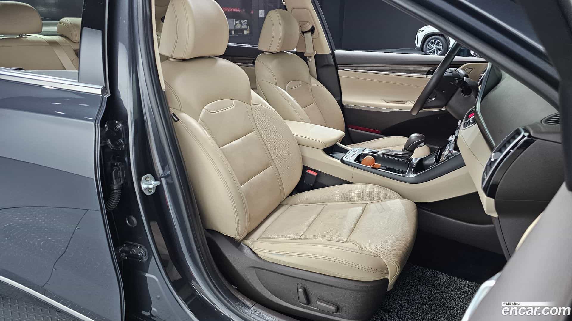 Grandeur Hyundai 2017.8-INNER-036