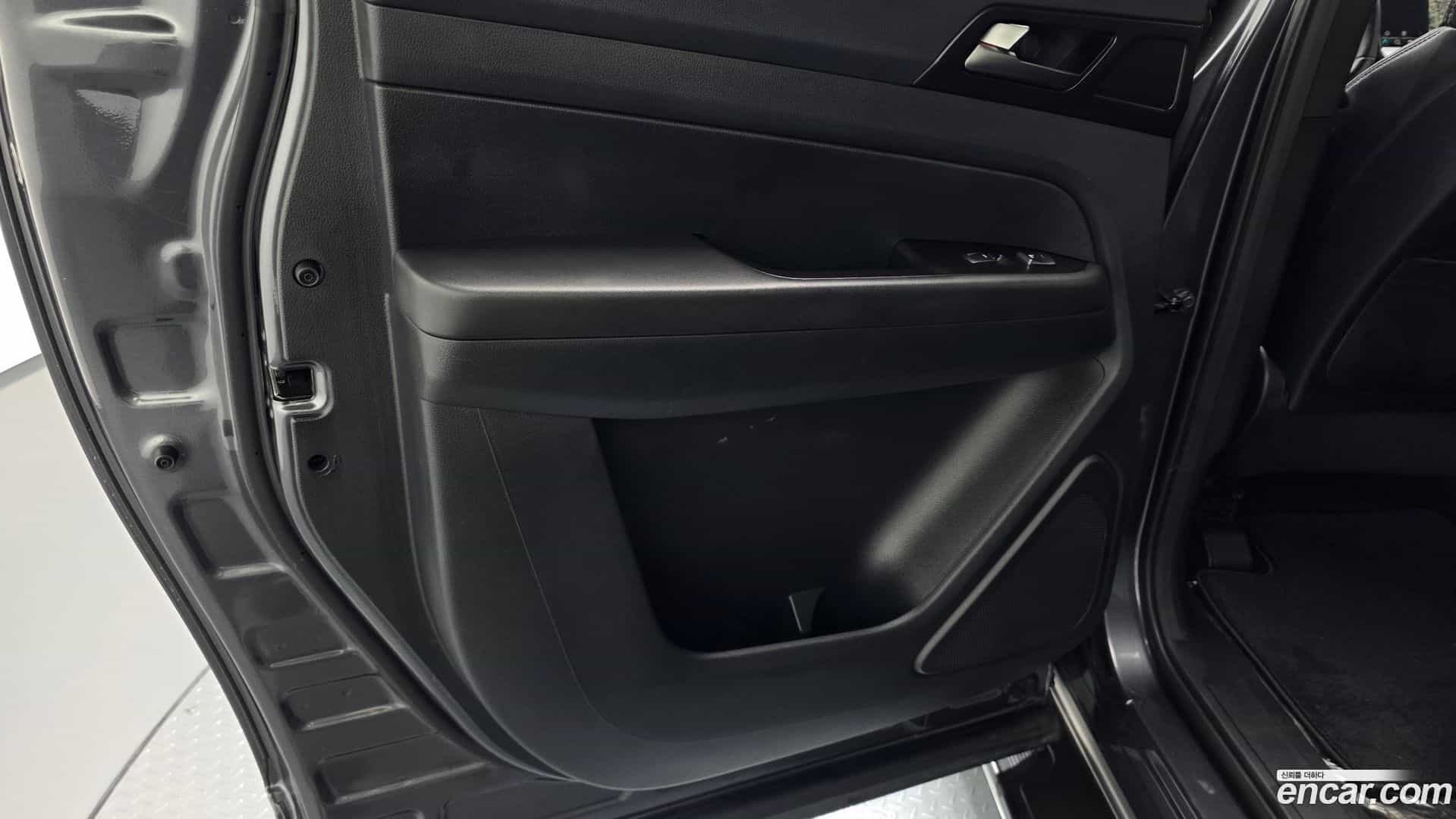 Rexton KG Mobility 2019.10-INNER-035
