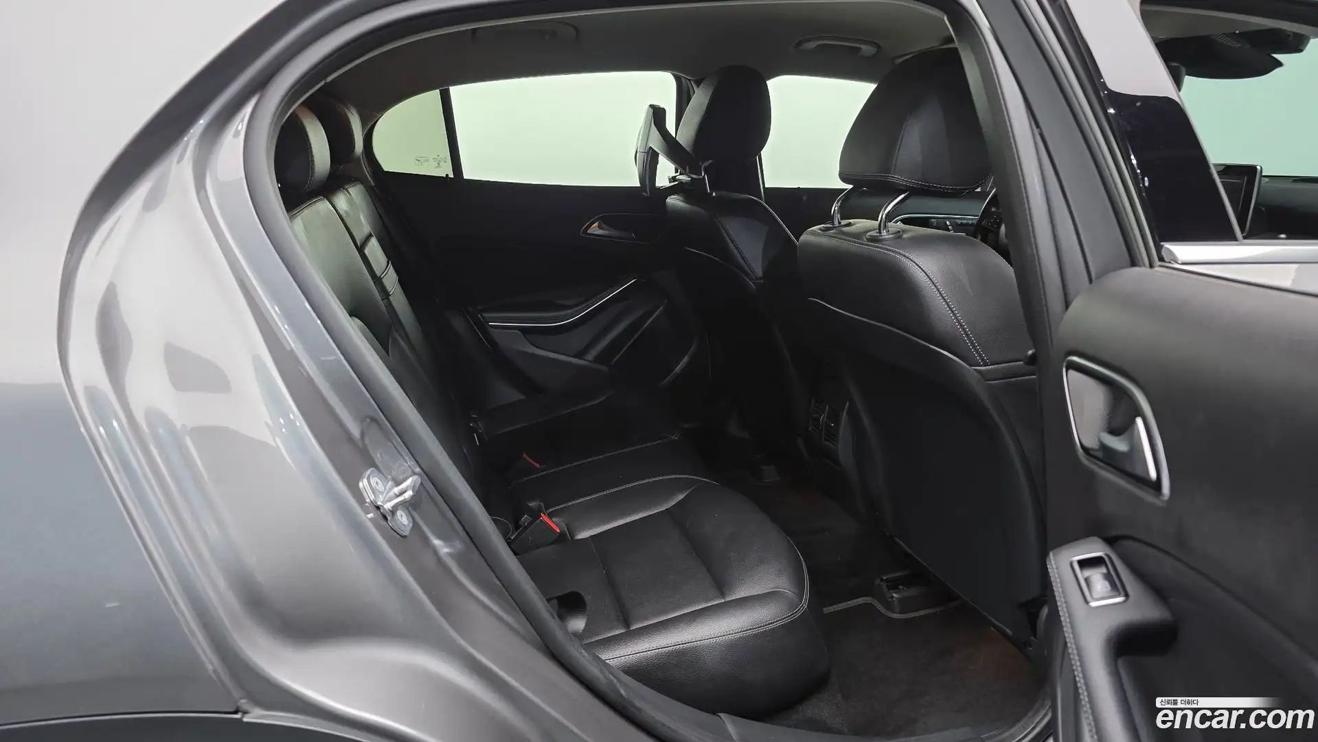 GLA-Class Mercedes-Benz 2018.6-OPTION-015