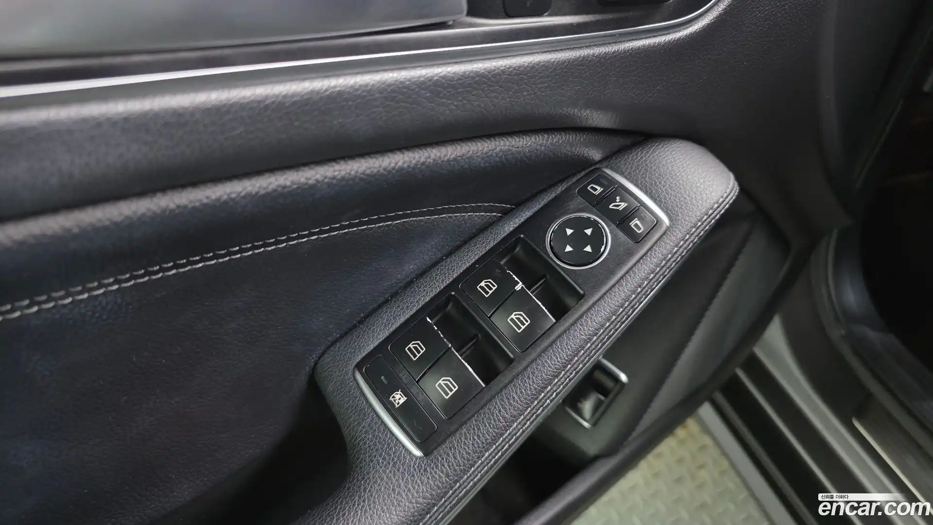 GLA-Class Mercedes-Benz 2018.6-OPTION-021