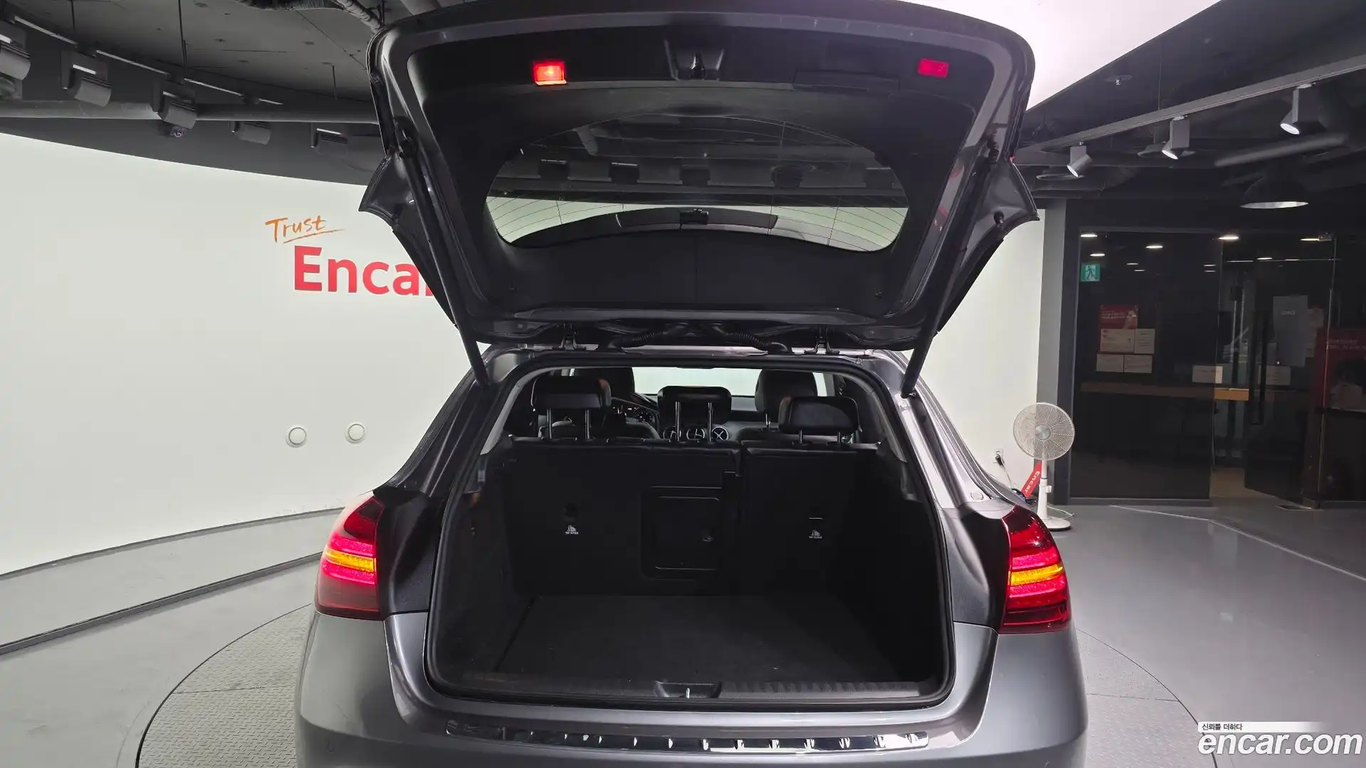 GLA-Class Mercedes-Benz 2018.6-OPTION-024