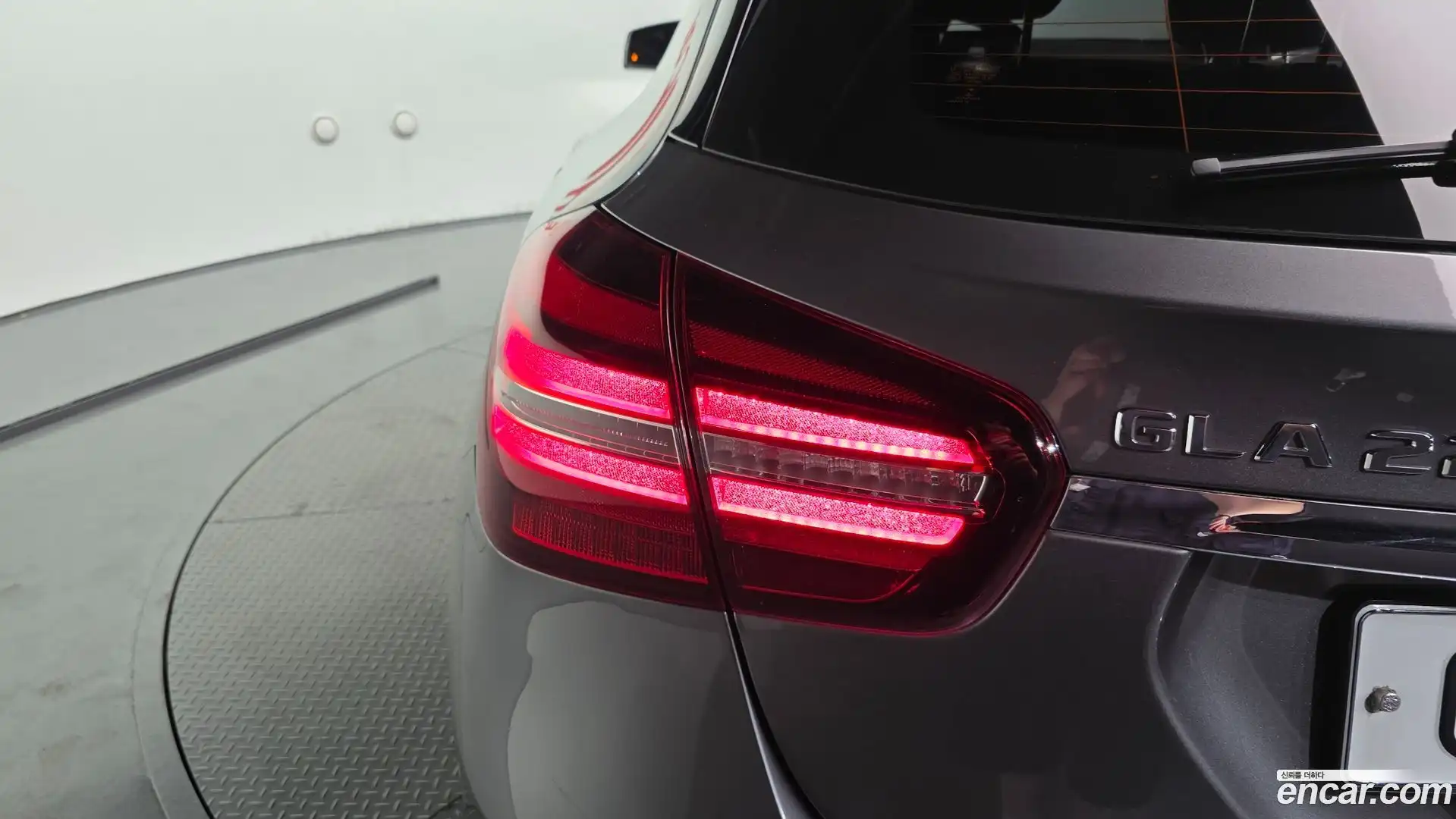 GLA-Class Mercedes-Benz 2018.6-OUTER-033