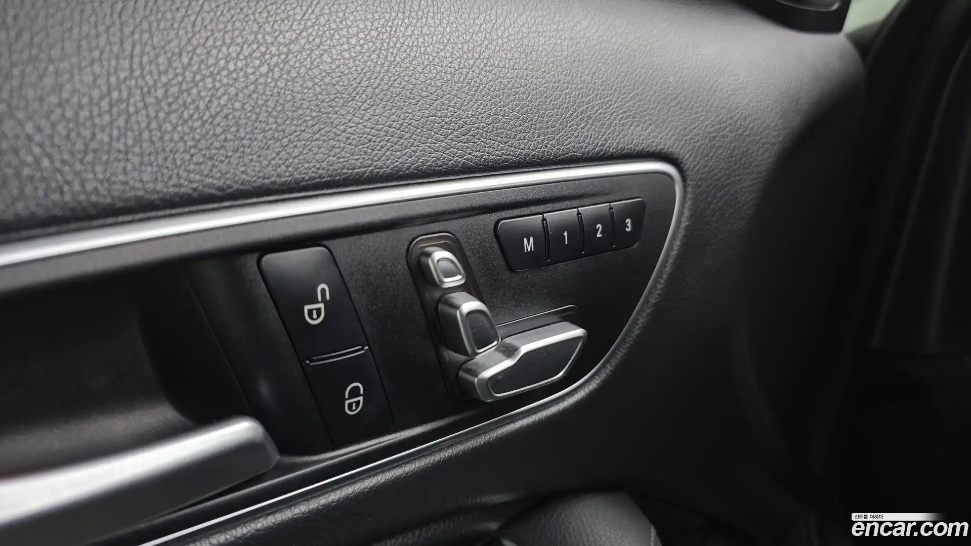 GLA-Class Mercedes-Benz 2018.6-OPTION-040