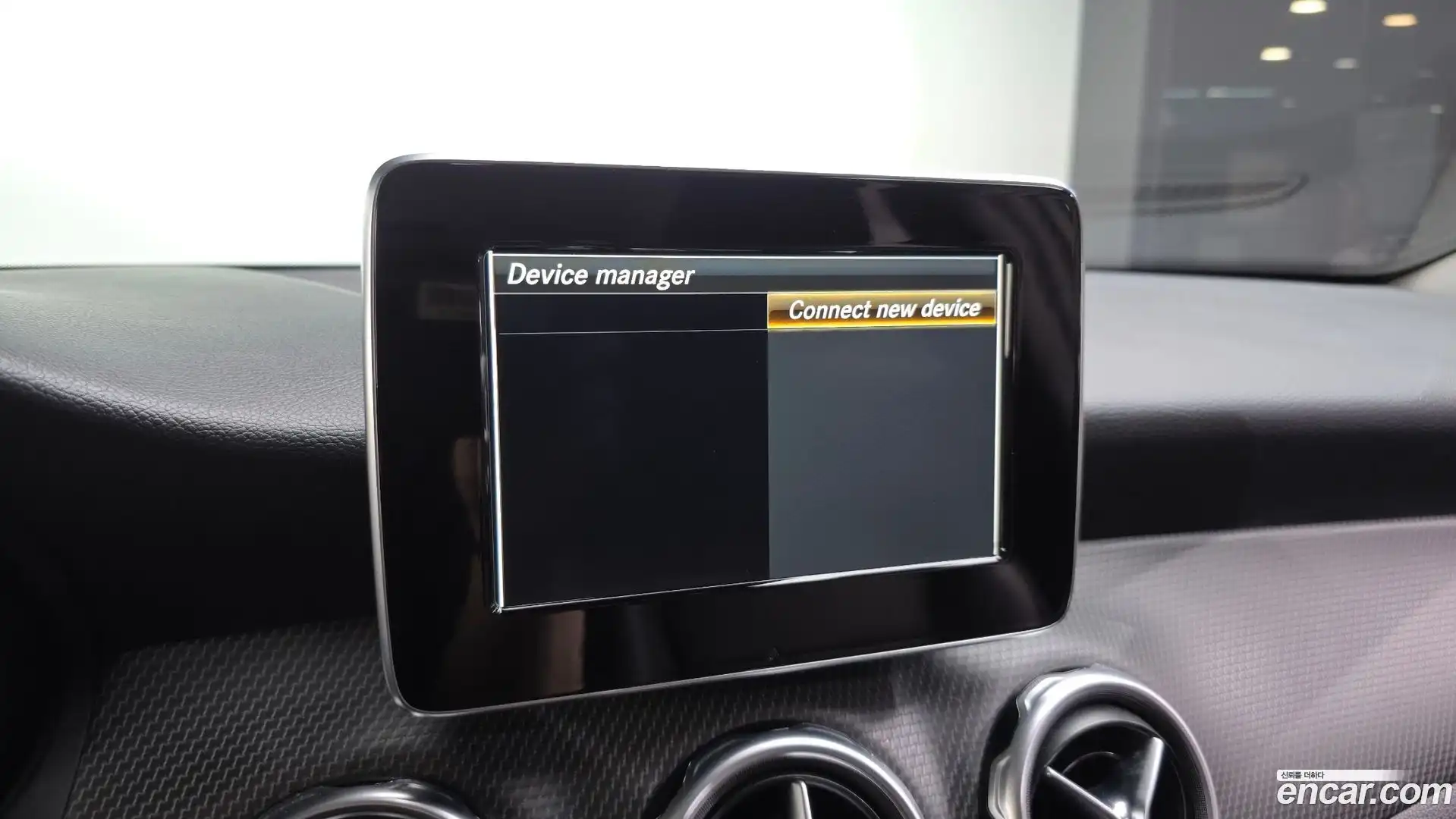 GLA-Class Mercedes-Benz 2018.6-OPTION-042