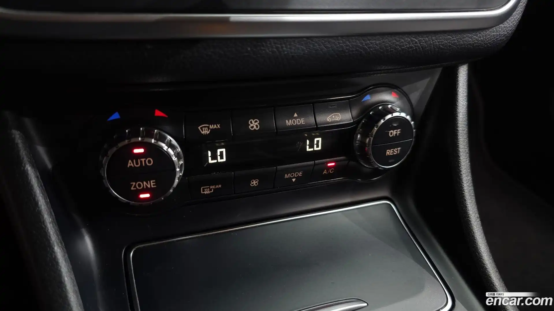 GLA-Class Mercedes-Benz 2018.6-OPTION-043