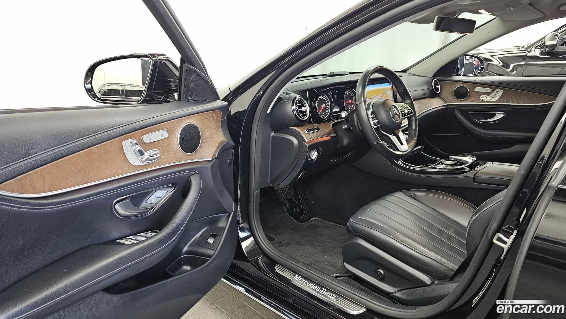 E-Class Mercedes-Benz 2019.10-INNER-010