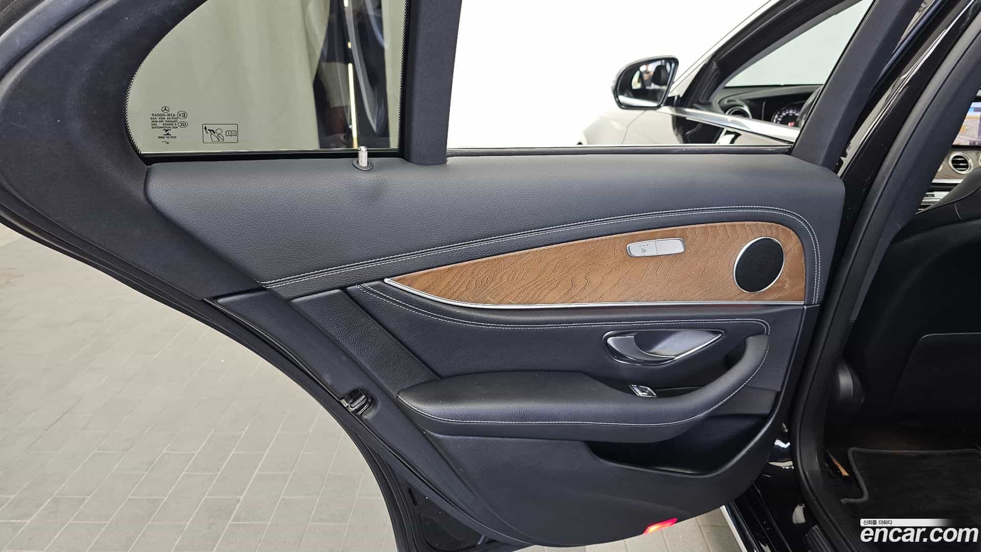 E-Class Mercedes-Benz 2019.10-INNER-035