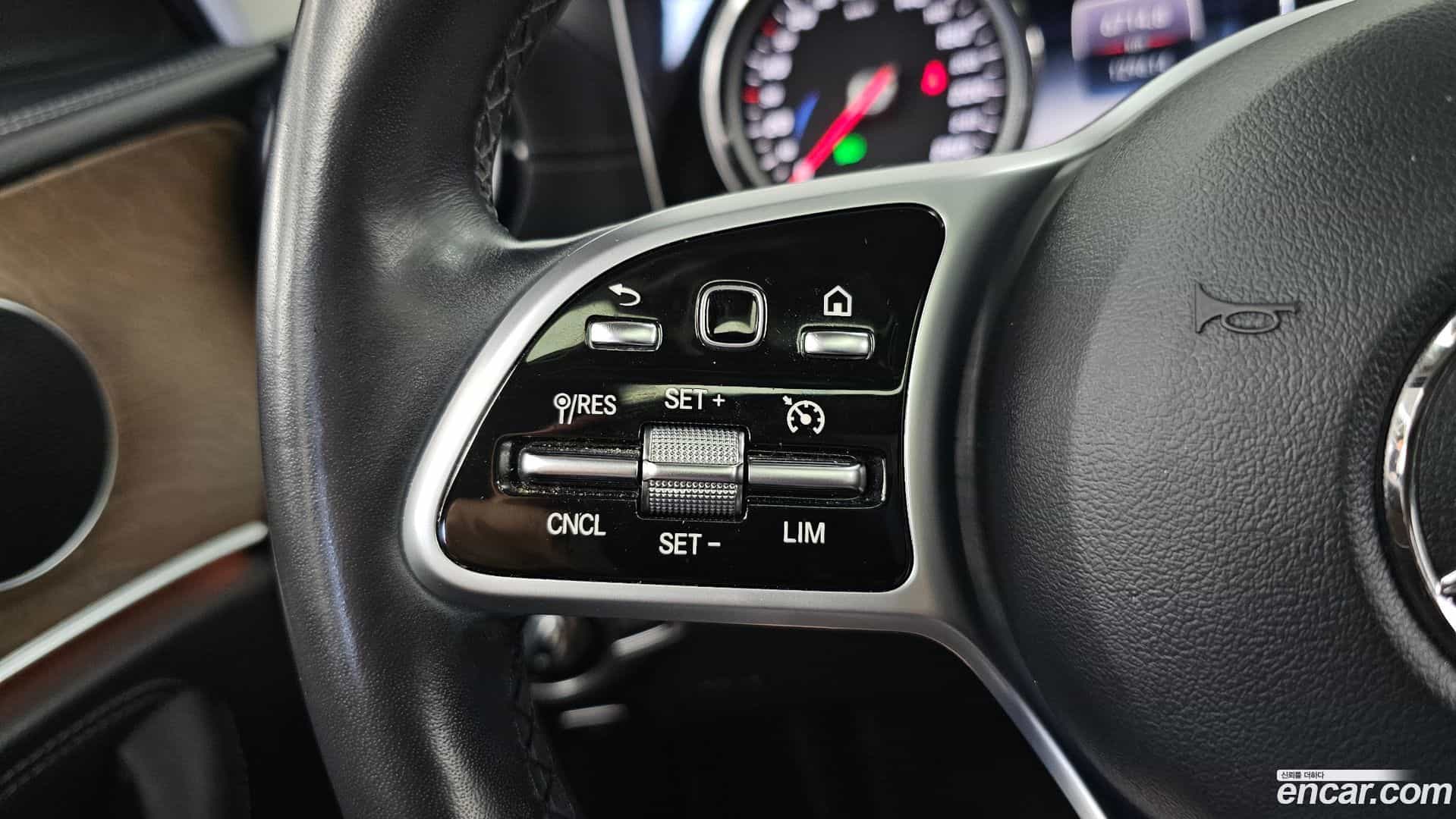 E-Class Mercedes-Benz 2019.10-OPTION-046