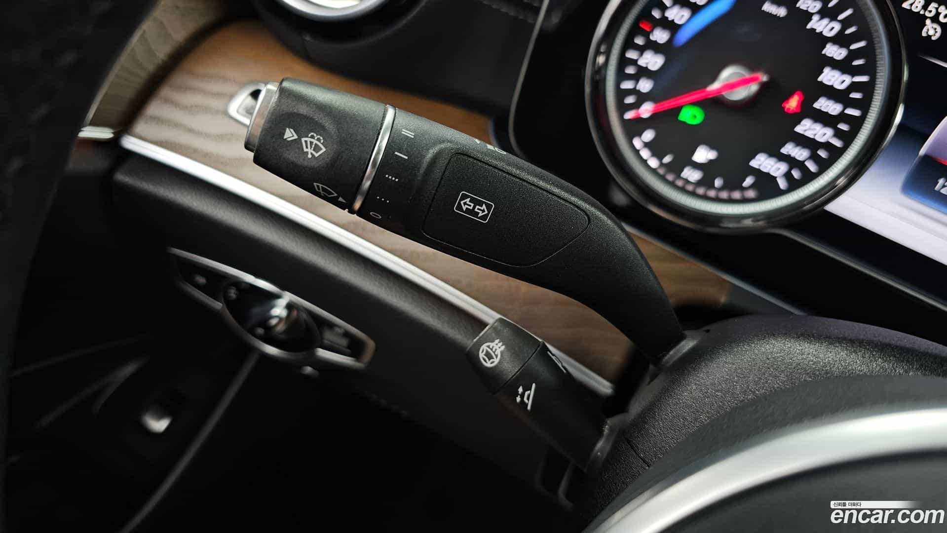 E-Class Mercedes-Benz 2019.10-OPTION-047