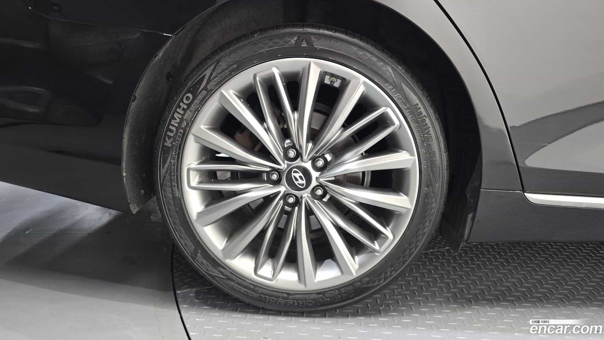 Grandeur Hyundai 2017.1-OUTER-005