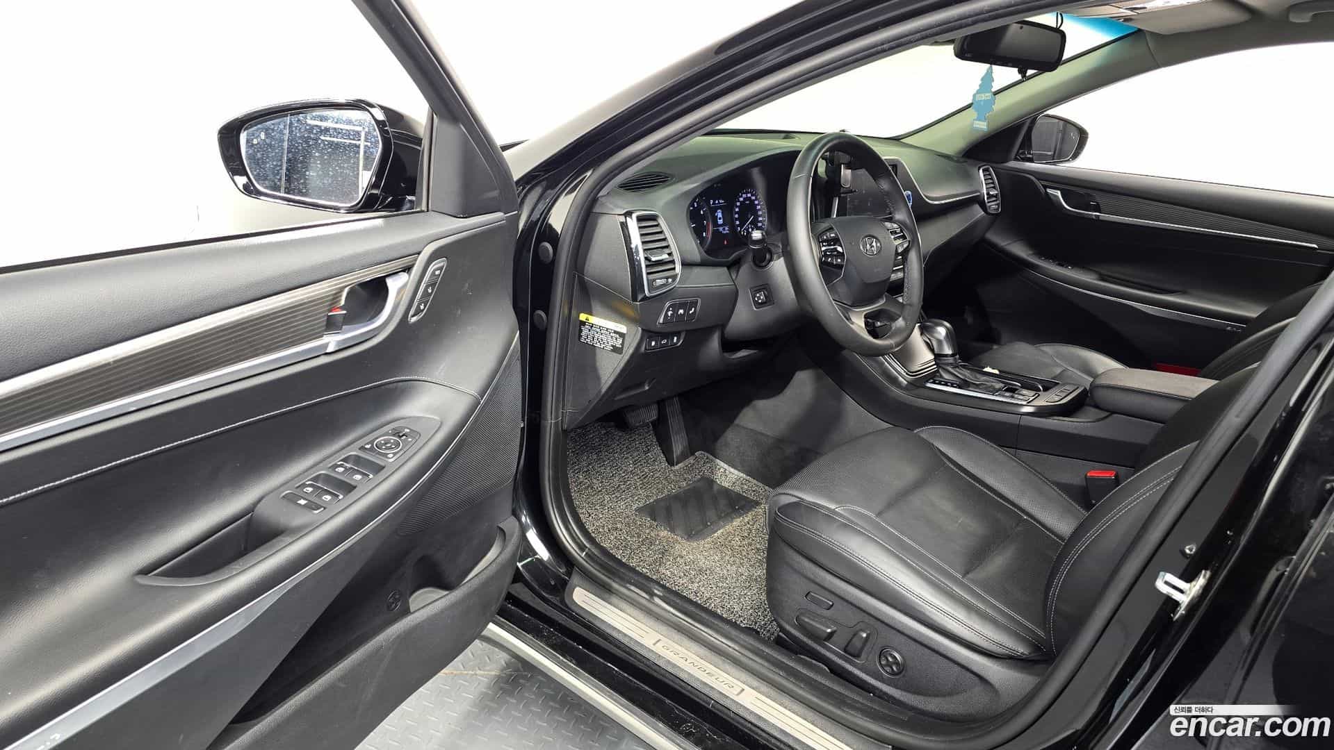 Grandeur Hyundai 2017.1-INNER-010