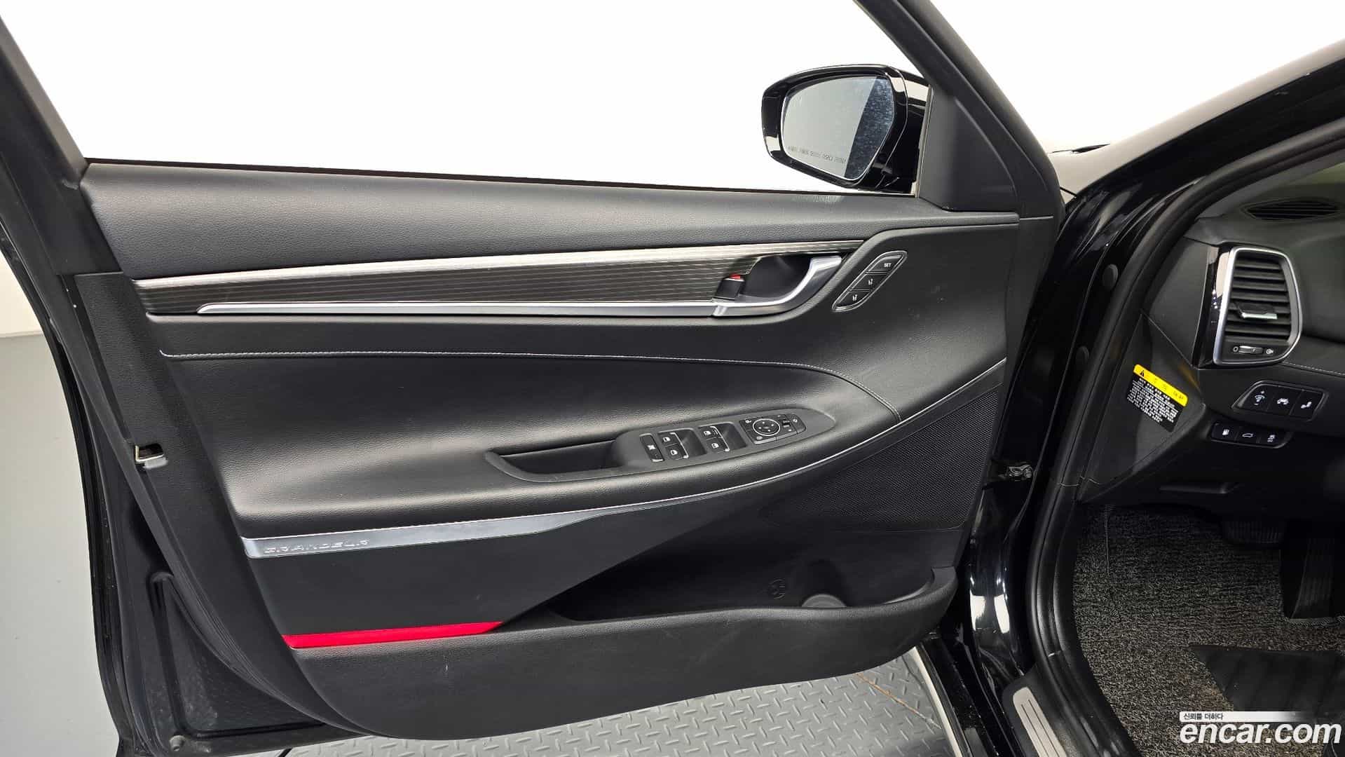 Grandeur Hyundai 2017.1-INNER-034