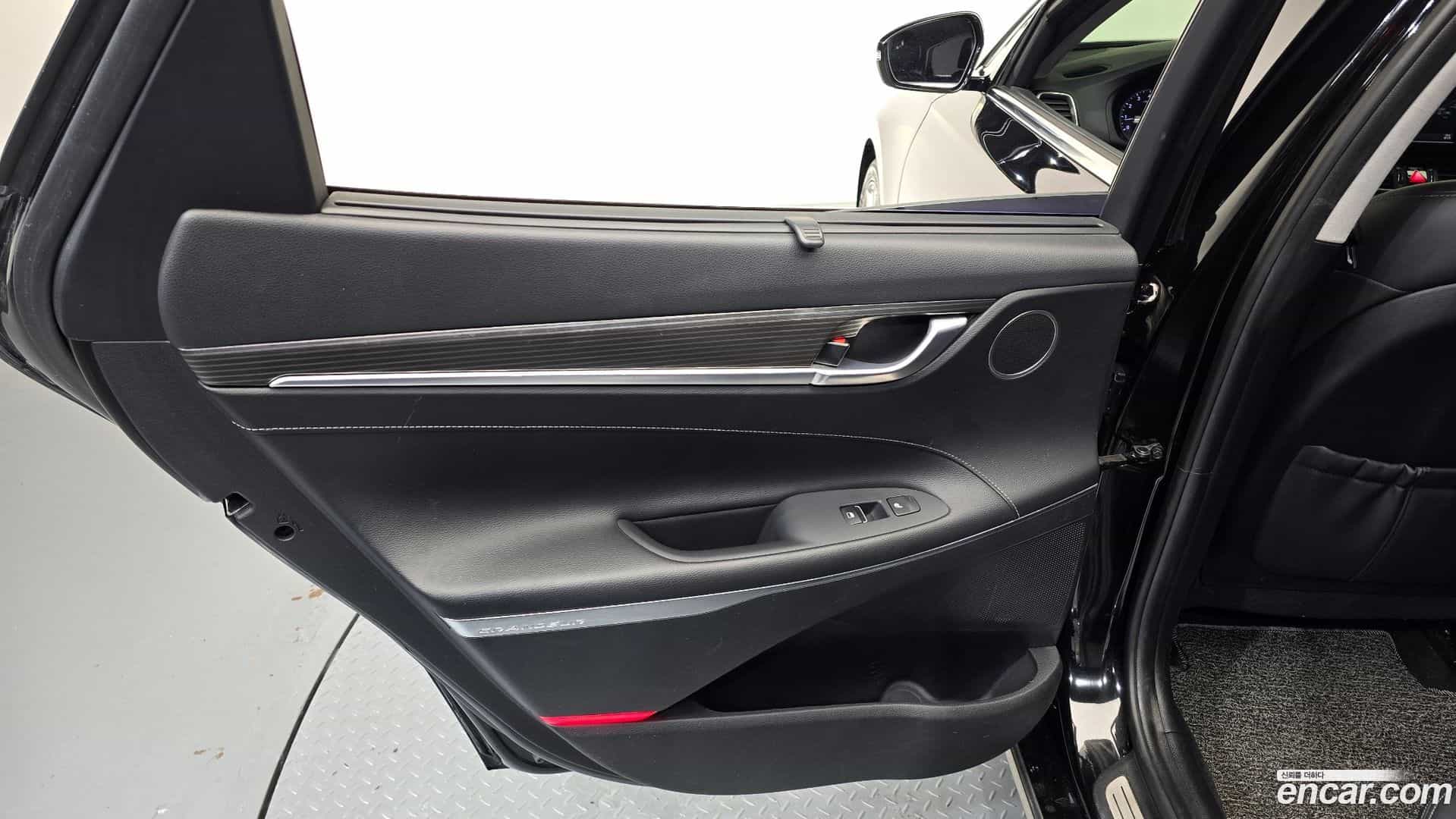 Grandeur Hyundai 2017.1-INNER-035