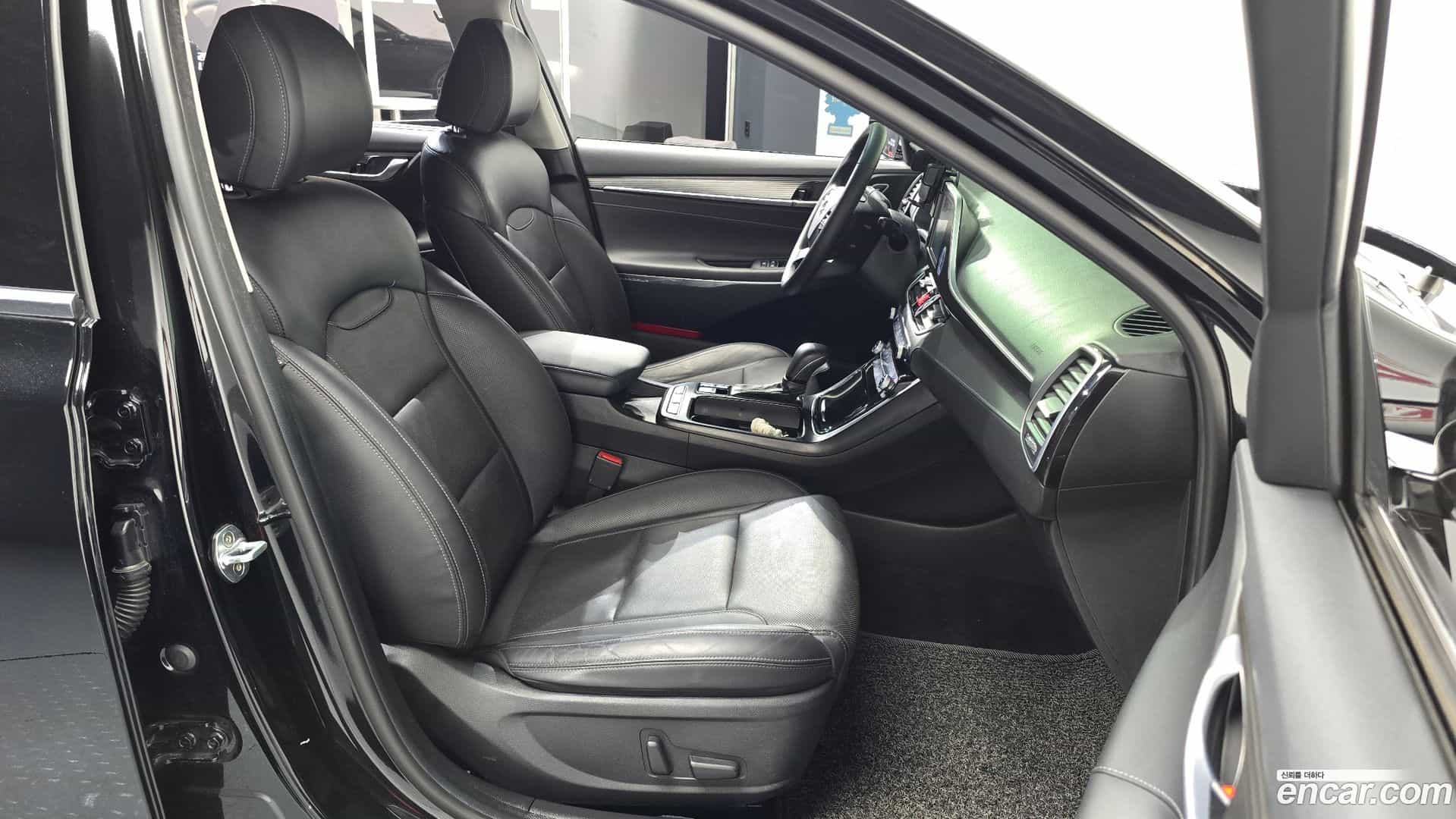 Grandeur Hyundai 2017.1-INNER-036
