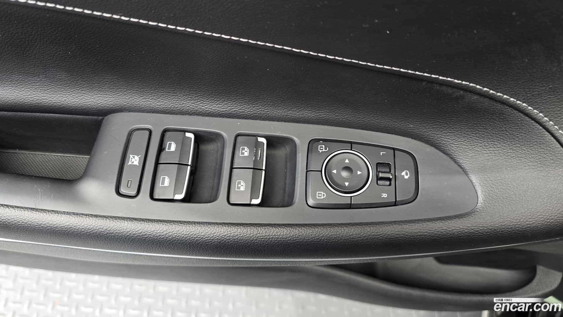 Grandeur Hyundai 2017.1-OPTION-040